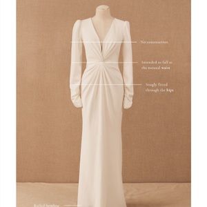 Selling an white ball gown/wedding dress. Never worn!